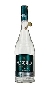 Водка Кедровица, на кедровых орехах 40% 0.5л